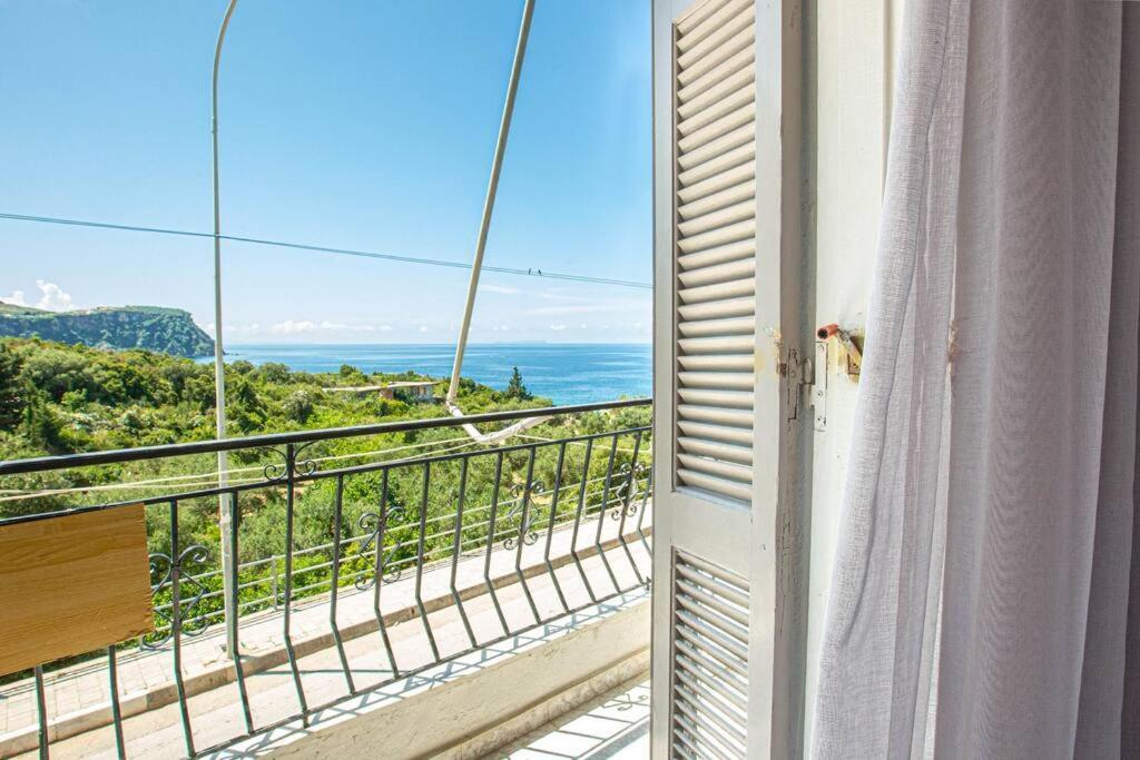 Blue Maraci 2 - Sea View, Kitchen, Beach Access Apartman Himara Kültér fotó